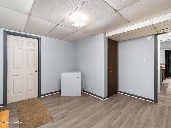 3301 Borowick Cir, La Grange, KY 40031