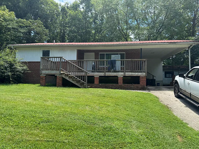 106 Turner Dr — Photo 1