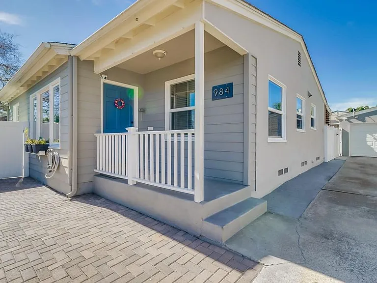 984 Catalina Blvd — Photo 2