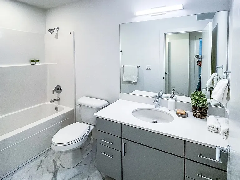 Edric Apartments — Photo 14