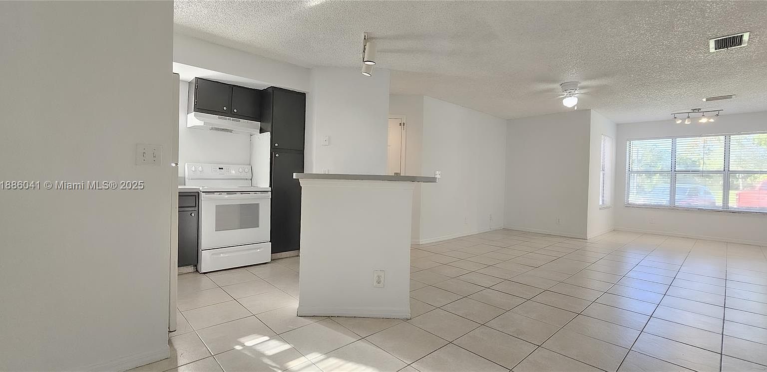 3380 Pinewalk Dr N APT 1117