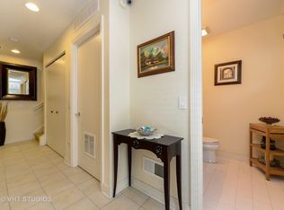 564 W 16th St, Chicago, IL 60616