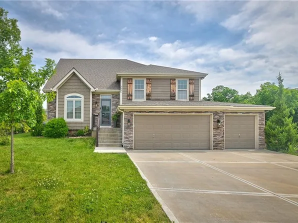 5621 NW Overland Dr, Kansas City, MO 64151