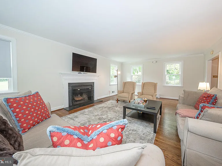 538 Conestoga Rd — Photo 5