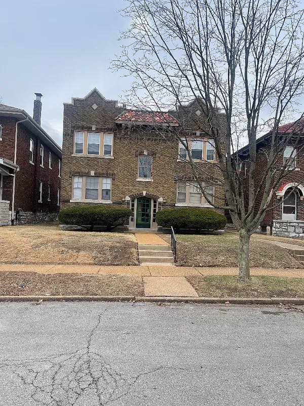 3920 Wilmington Ave APT 2W photo 1