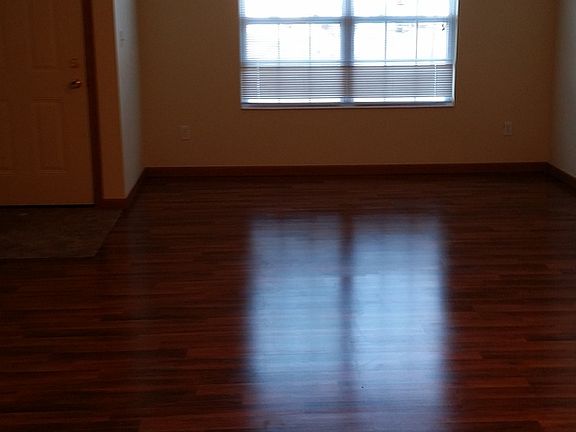 2nd image of 600-1000 N Plum St #603