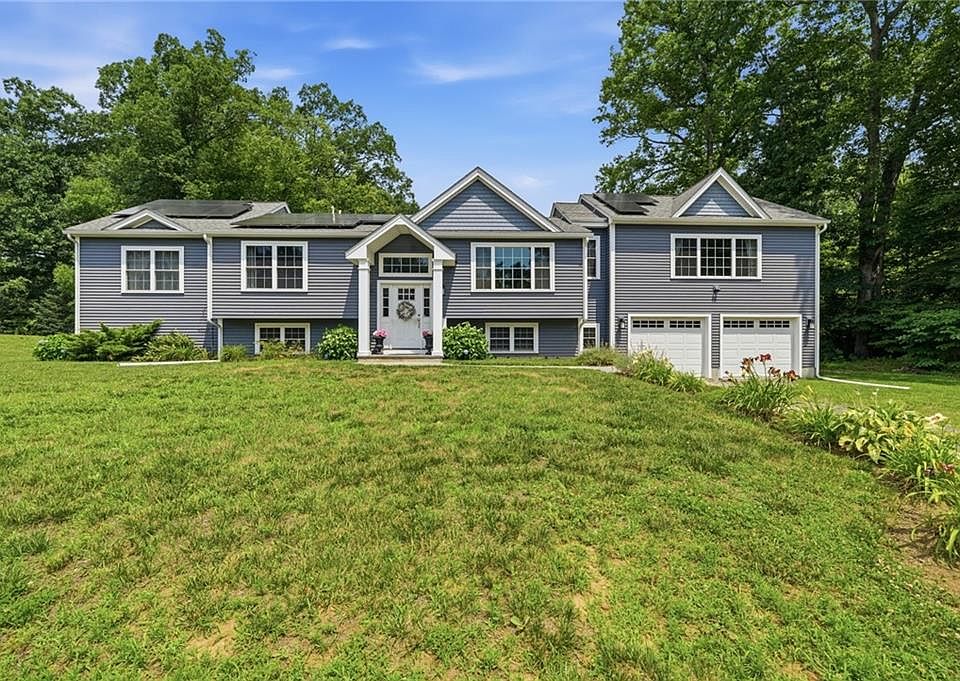 1st image of 10 Stirling Dr