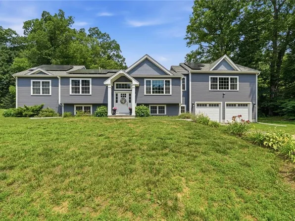 10 Stirling Dr, Glocester, RI 02857