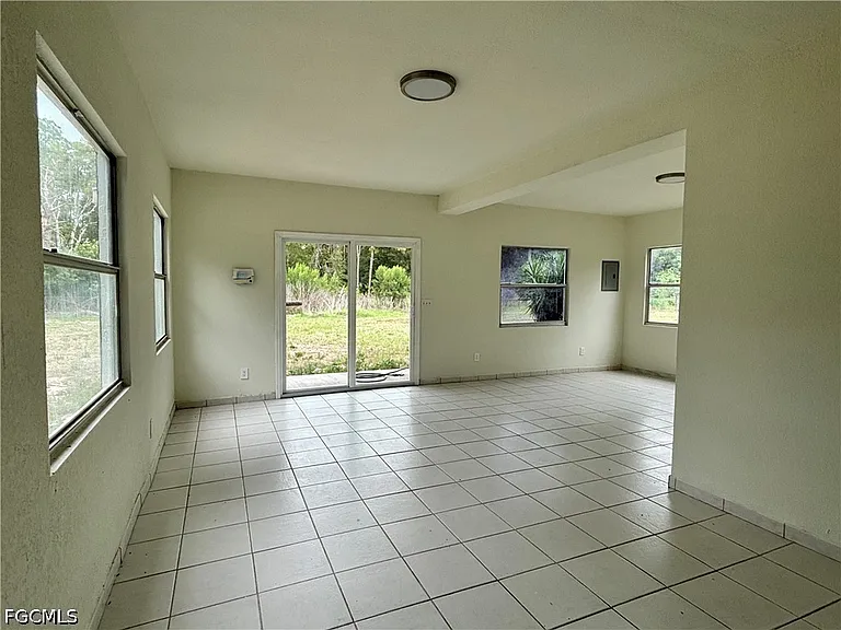 2150 Panama Ave — Photo 5