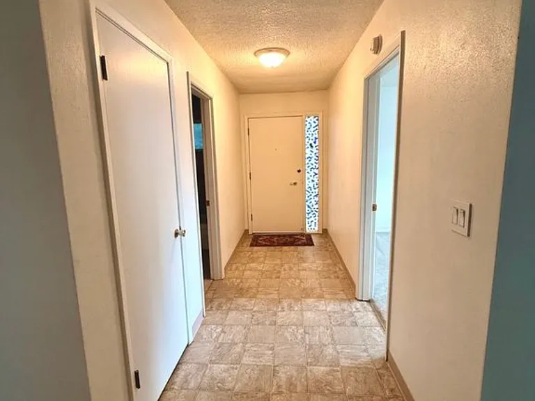 375 NE Elliott Ave #6 — Photo 5