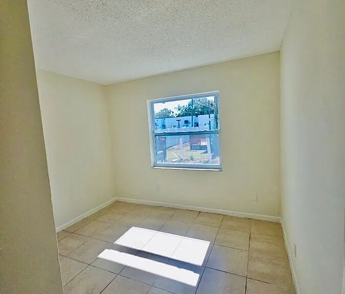320 S Grosse Ave #B — Photo 7