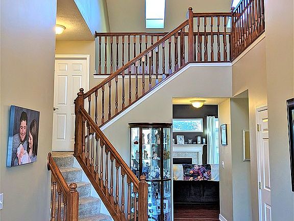 3rd image of 672 Caffrey Ct W