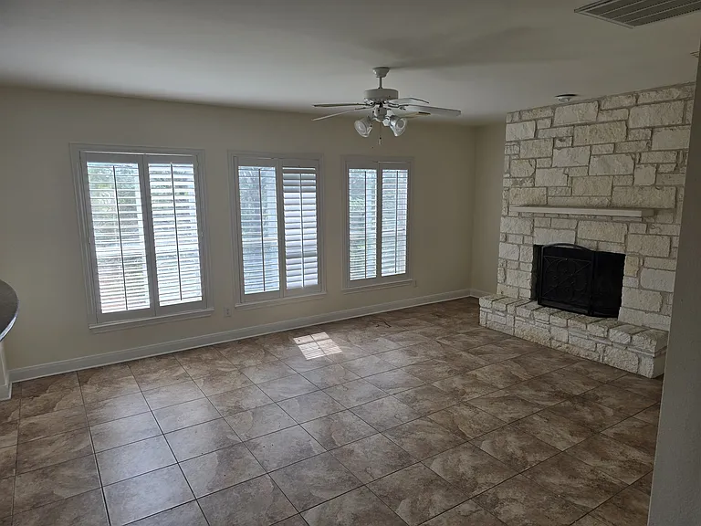 3800 Mira Vista Dr — Photo 2