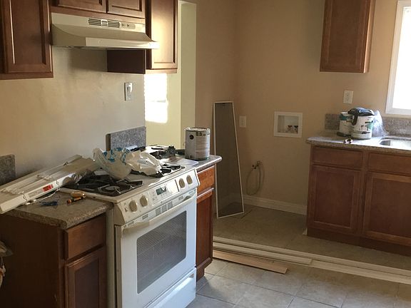 Kitchen with washer/dryer HU