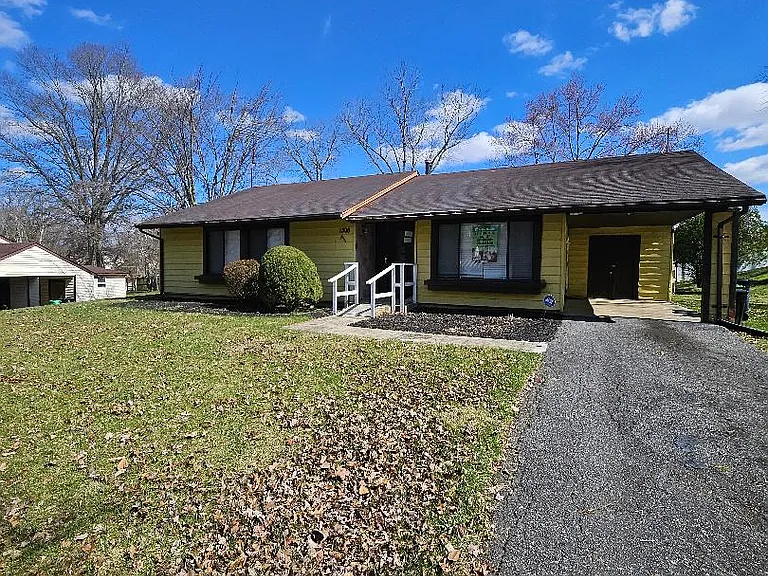 1306 Wembley Dr — Photo 1