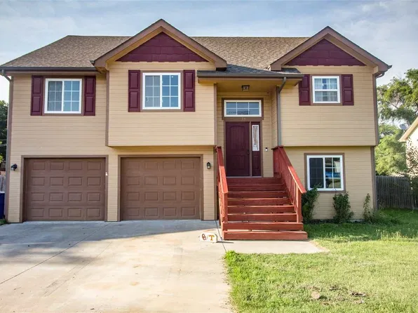 616 W Pine St, Junction City, KS 66441