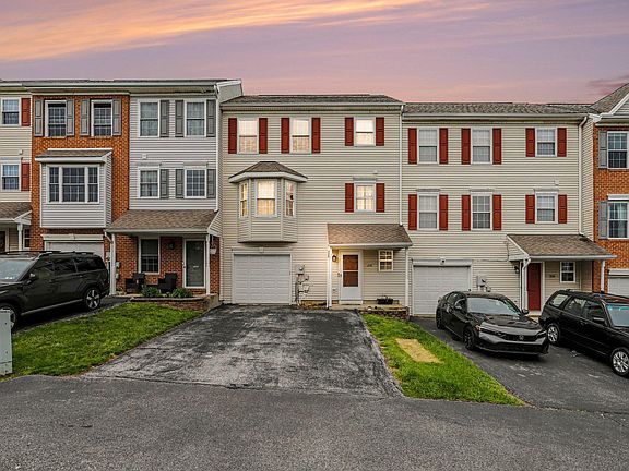 3rd image of 208 Country Ridge Dr