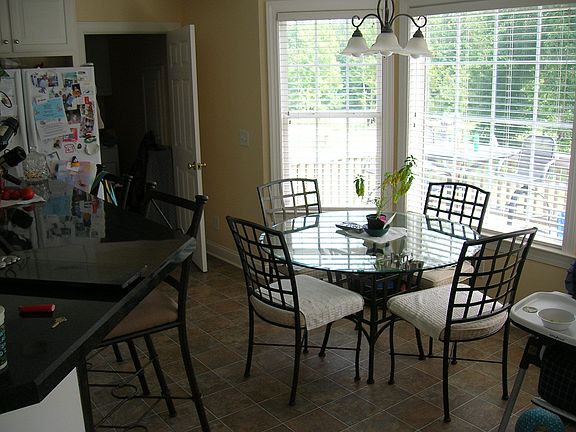 Eat-in Kitchen
