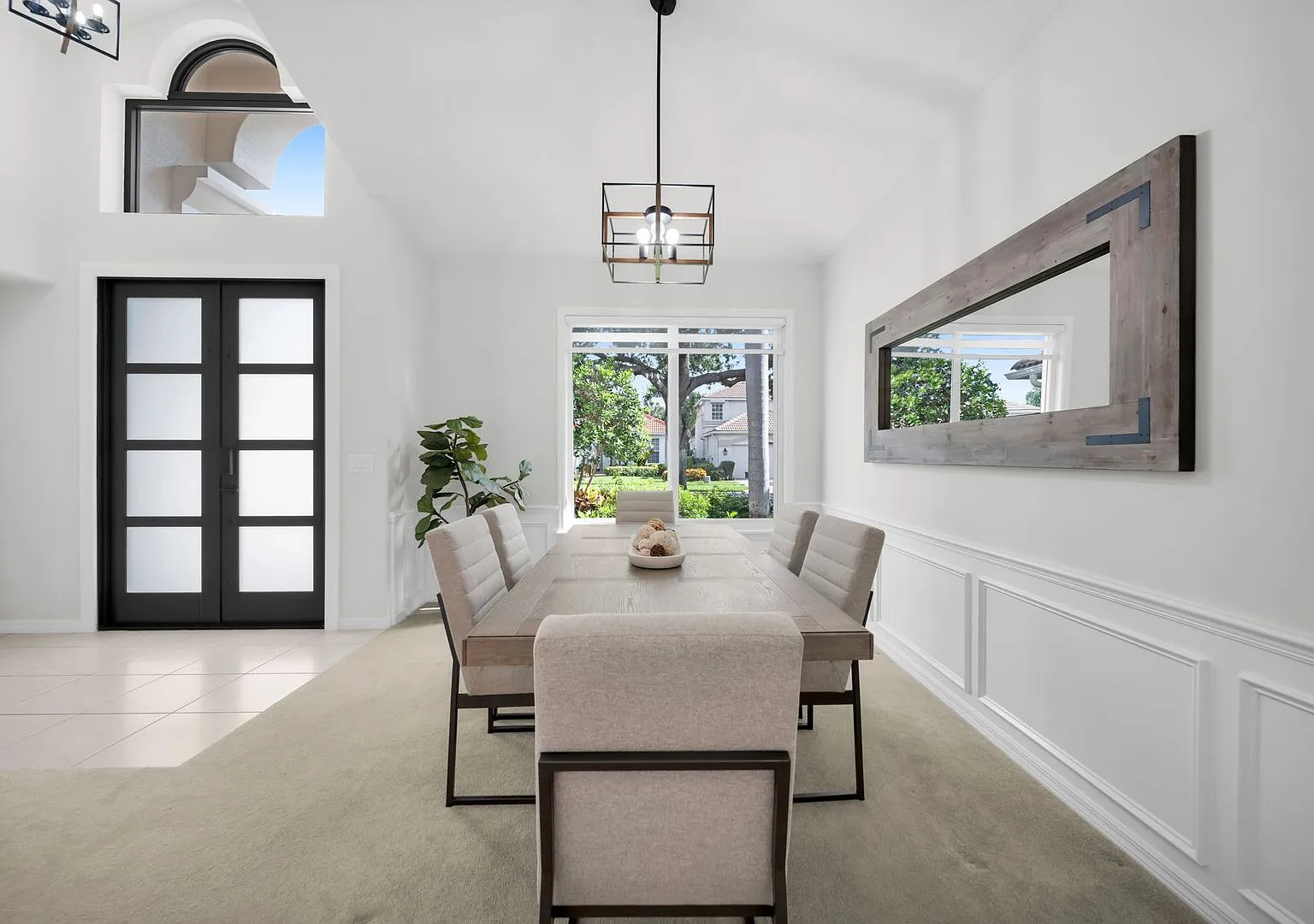 Fully Furnished 3 beds 3 bath Annual Rental with Private Heated Pool in Ventura Pelican Marsh — Photo 2