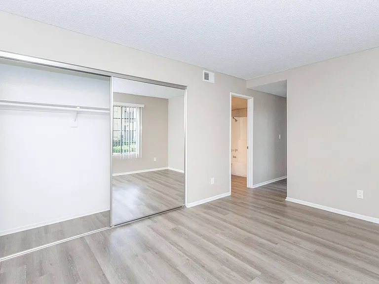 Oak Tree Court Apartment Homes — Photo 48