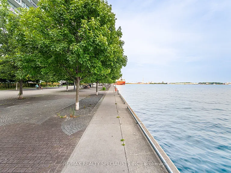 29 Queens Quay E #1118 — Photo 42