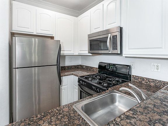 5th image of 300 N El Molino Ave Unit 211