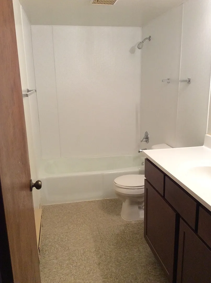 2130 — Photo 2