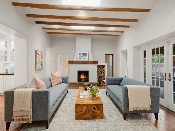 541 Camino Rancheros, Santa Fe, NM 87505