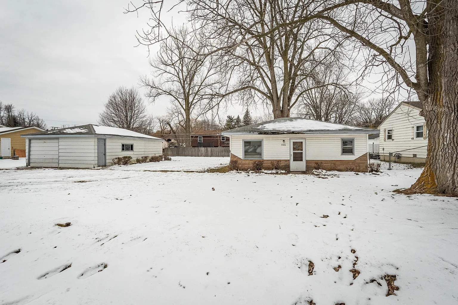 1316 Fulton Ave photo 1
