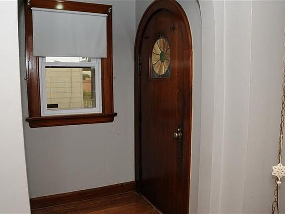 4th image of 2221 Jefferson Ave