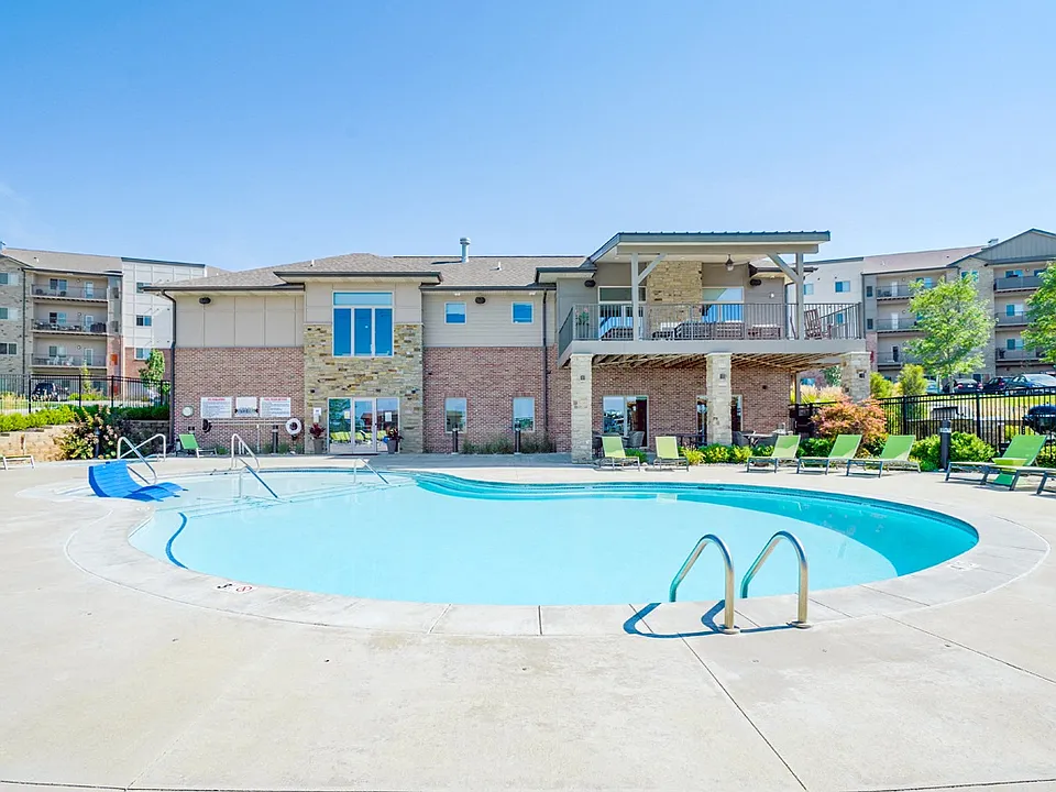 The Flats at 84