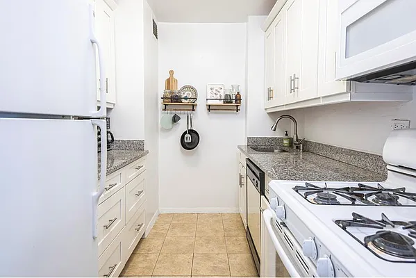 Rented by Douglas Elliman | media 4