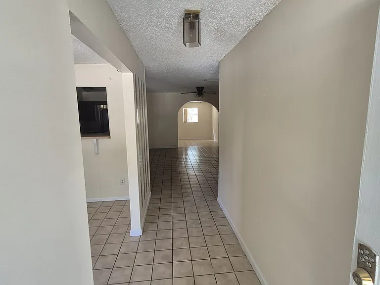 2470 Avenue B SW — Photo 4