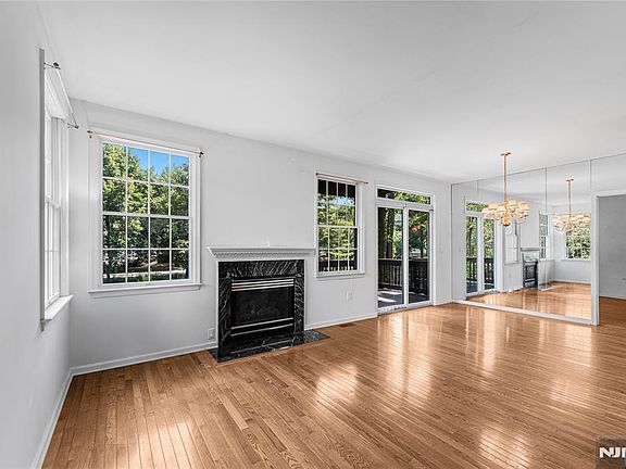 5th image of 34 Spring Hollow Rd