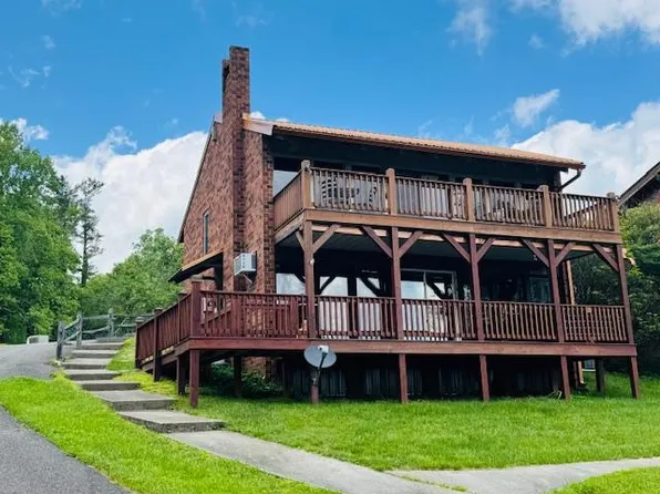 54 Dogwood Trl #403, Hillsville, VA 24343
