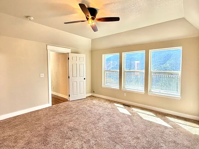 901 Manzanita Dr — Photo 16