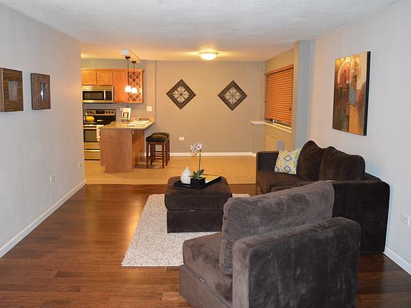 5th image of 909 Logan St APT 2G