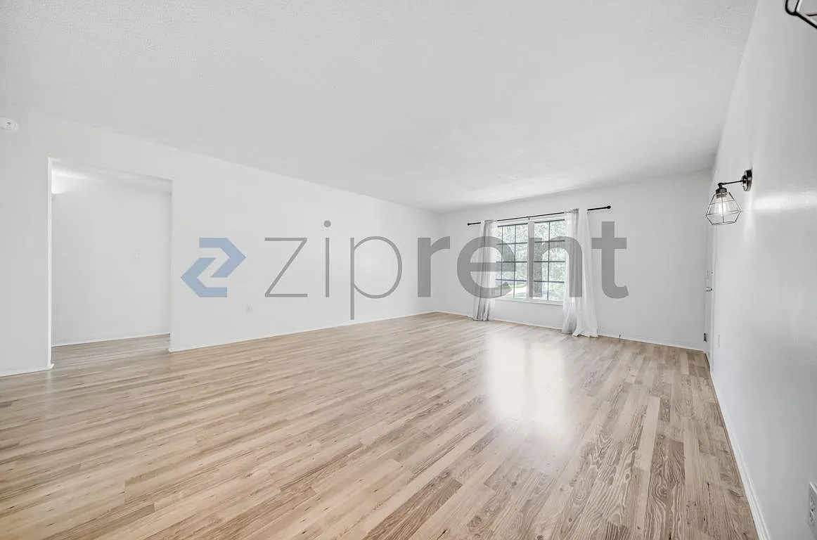 2 bed, 1600 sqft, $2,700 — Photo 4