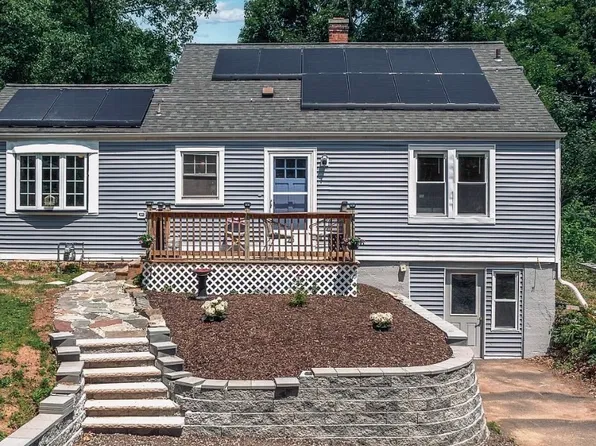 101 Sleeping Giant Dr, Hamden, CT 06518