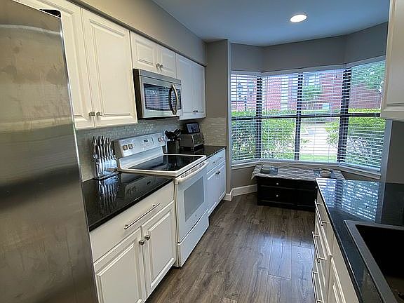 5th image of 7447 Cambridge St APT 73