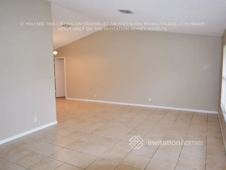 2634 Yarmouth Dr — Photo 3