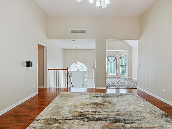 4th image of 121 Highlands Dr