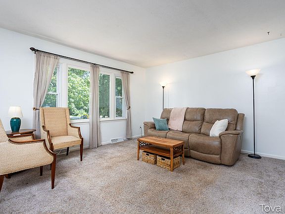 2nd image of 1111 Bretton Dr