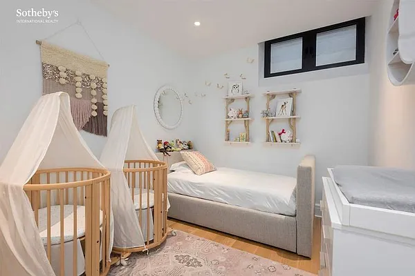 Sold by Sotheby's International Realty | media 10