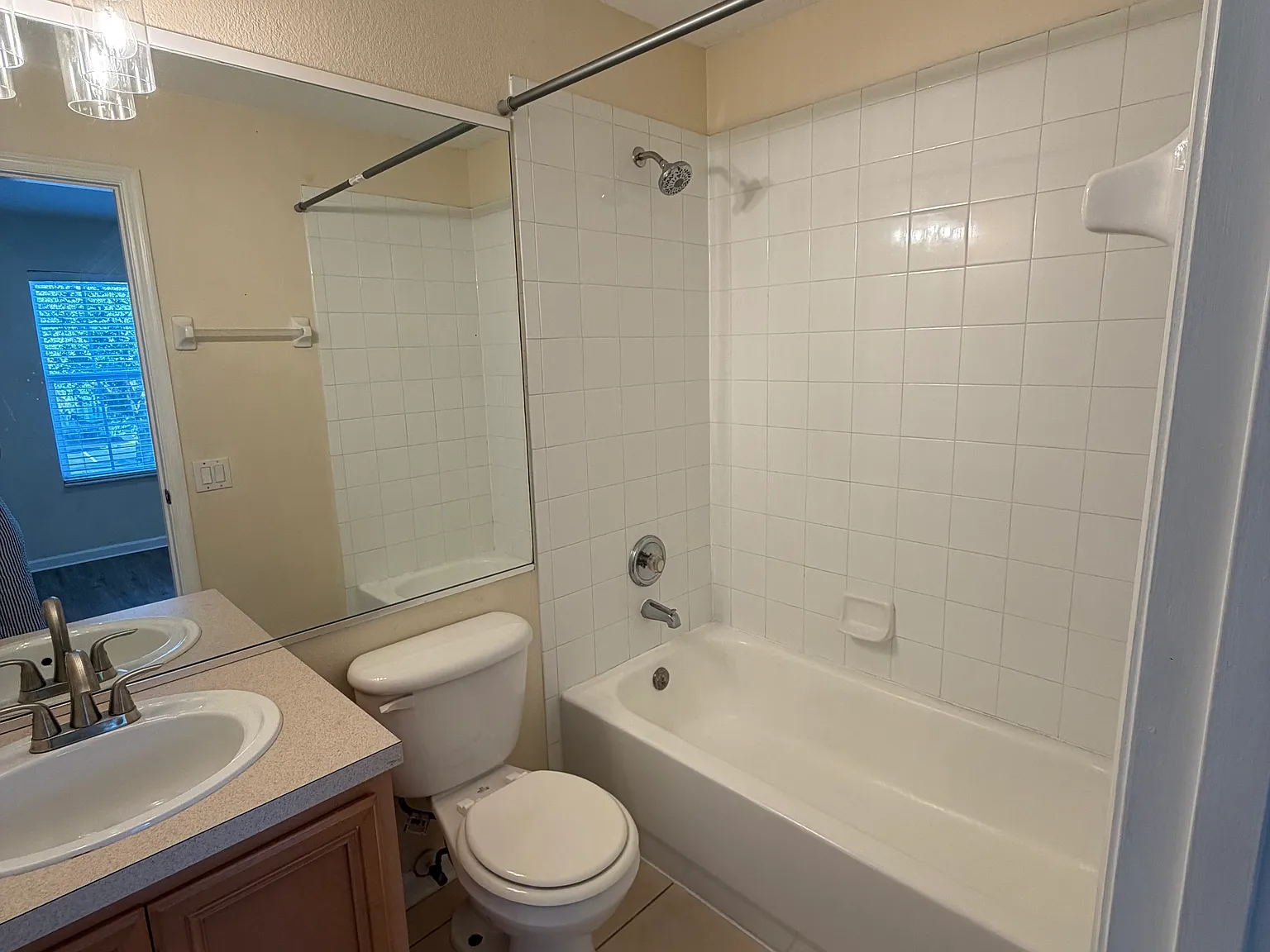 2 bed, 2.5 bath, 1095 sqft, $1,650 — Photo 3