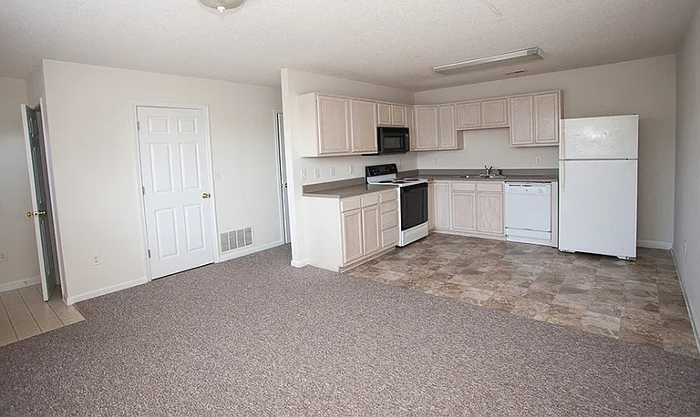 1334 Devon Ln — Photo 2