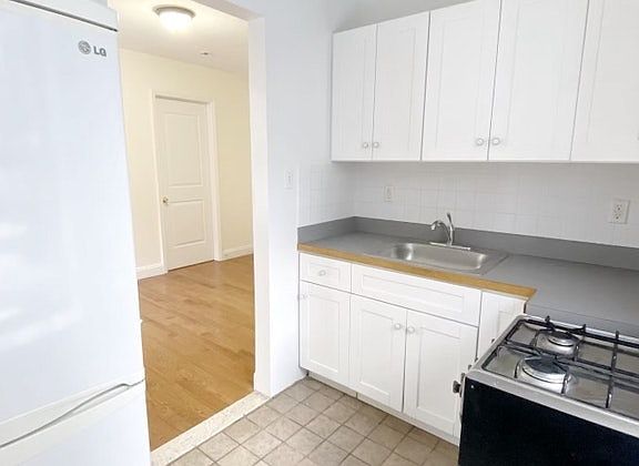 2nd image of 1566 3rd Ave #2W