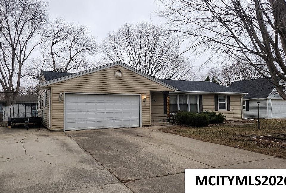 1st image of 15 Lakeview Dr
