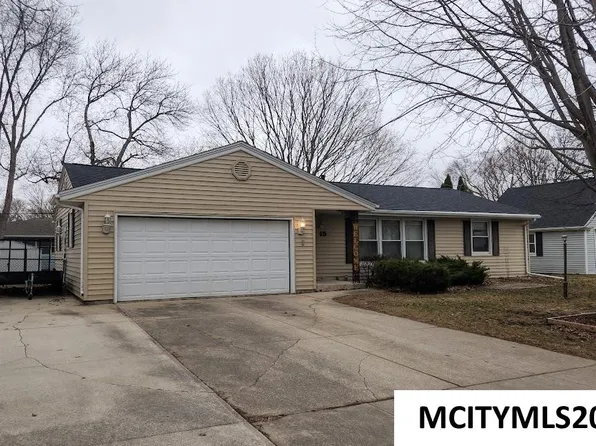 15 Lakeview Dr, Mason City, IA 50401