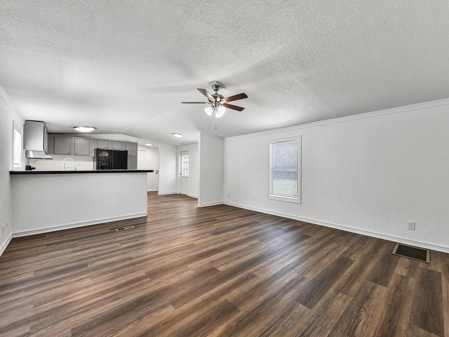 3 bed, 1112 sqft, $1,585 — Photo 4